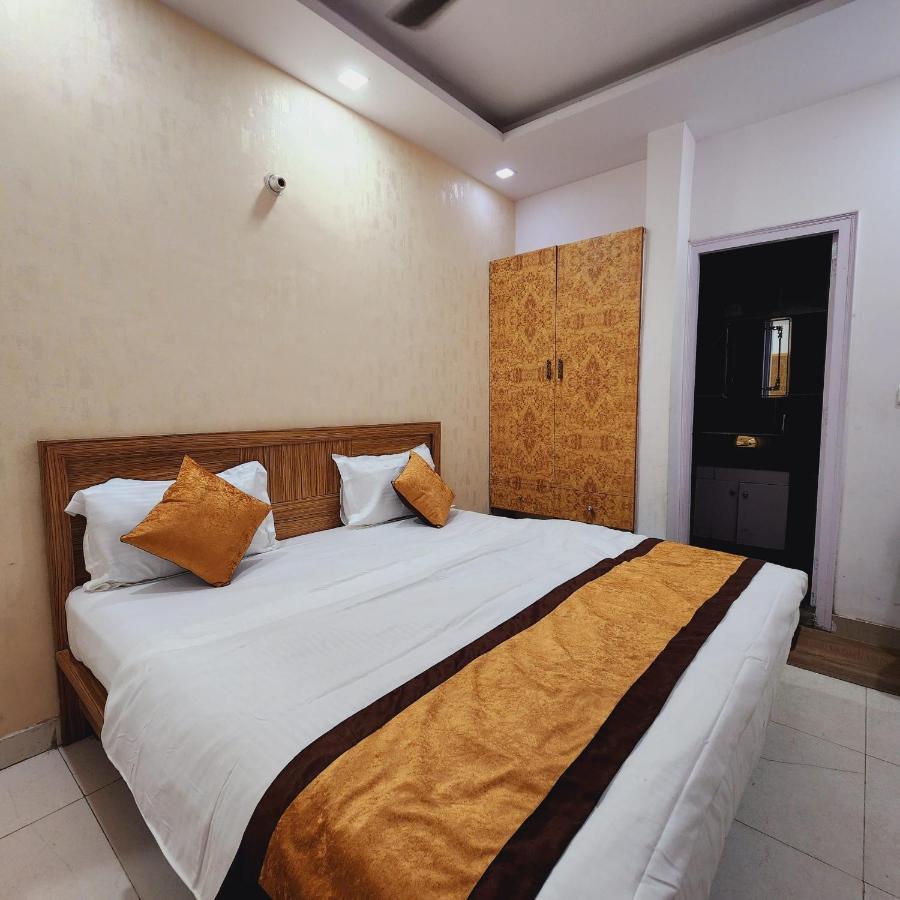 Hotel Royal Afghan New Delhi Exteriör bild