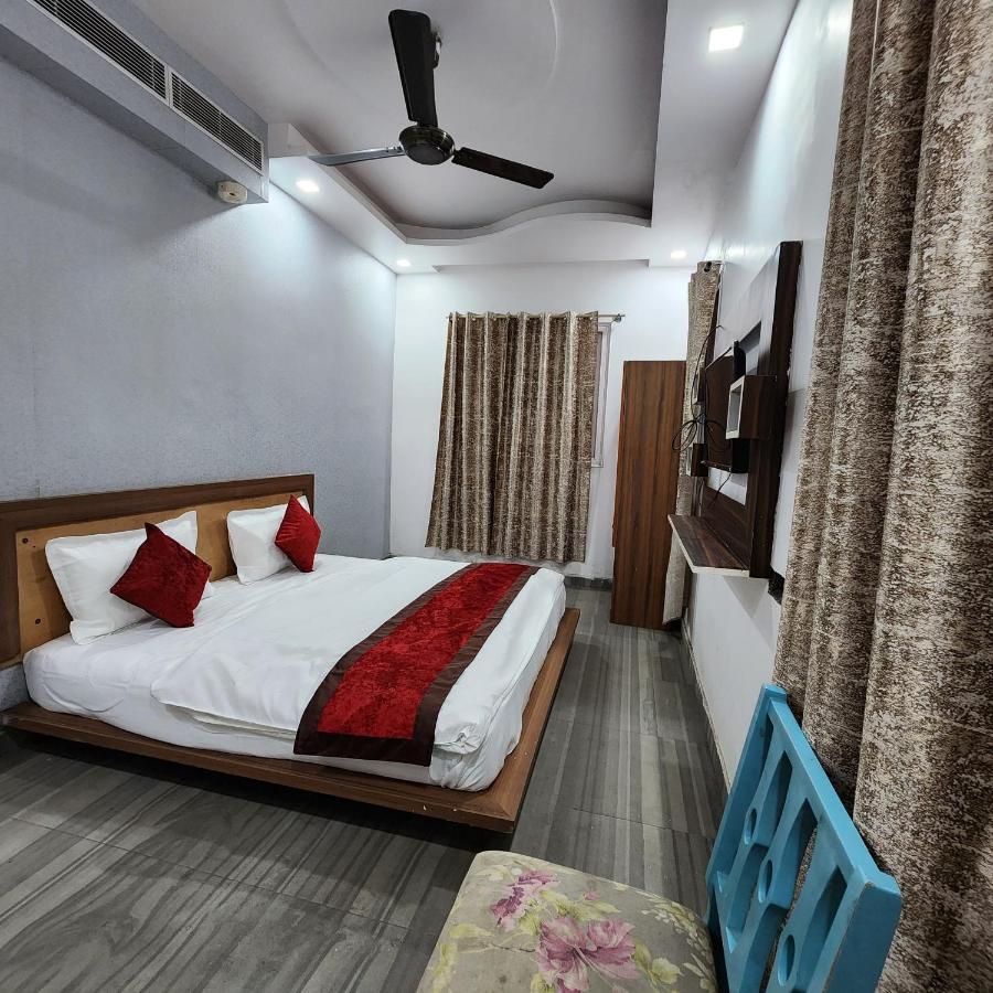 Hotel Royal Afghan New Delhi Exteriör bild