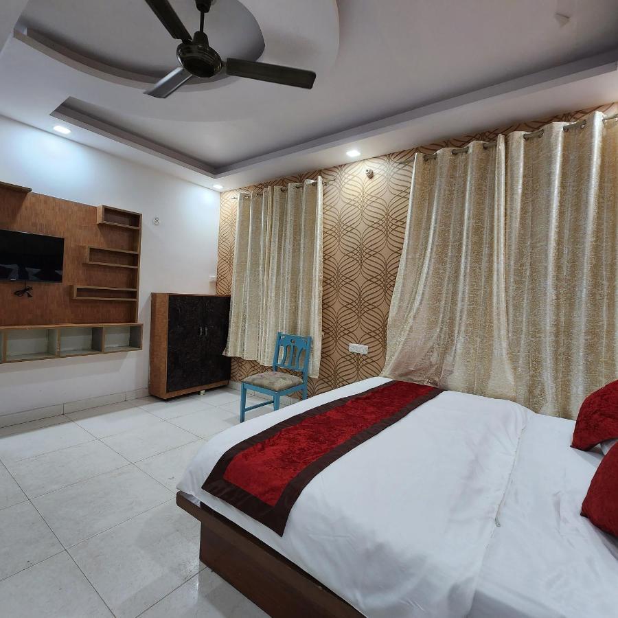 Hotel Royal Afghan New Delhi Exteriör bild
