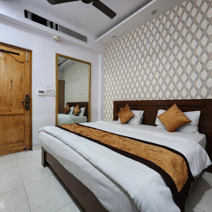 Hotel Royal Afghan New Delhi Exteriör bild