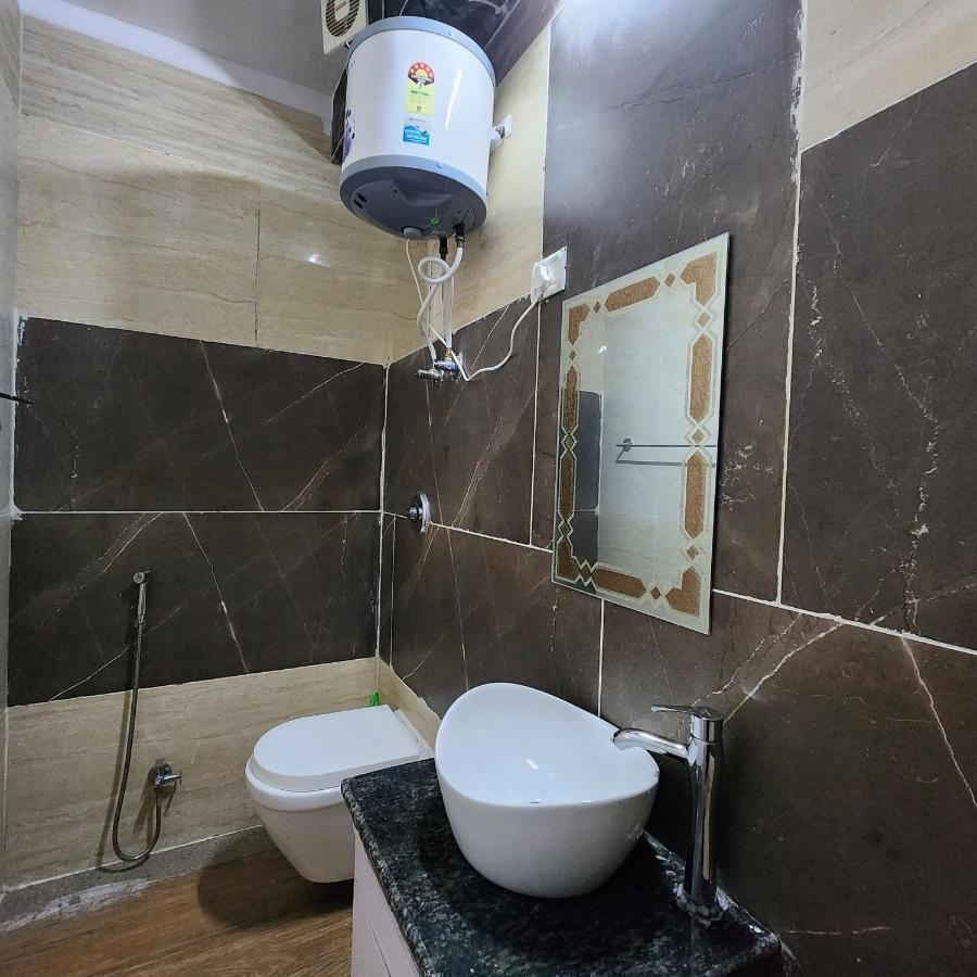 Hotel Royal Afghan New Delhi Exteriör bild