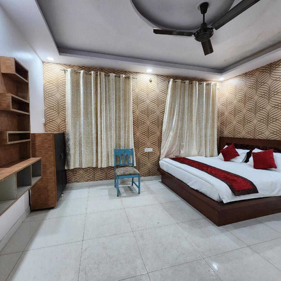 Hotel Royal Afghan New Delhi Exteriör bild