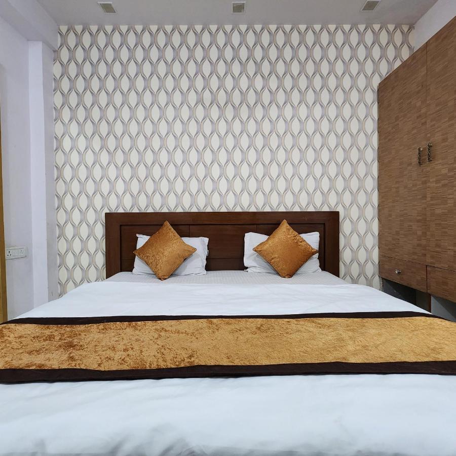 Hotel Royal Afghan New Delhi Exteriör bild