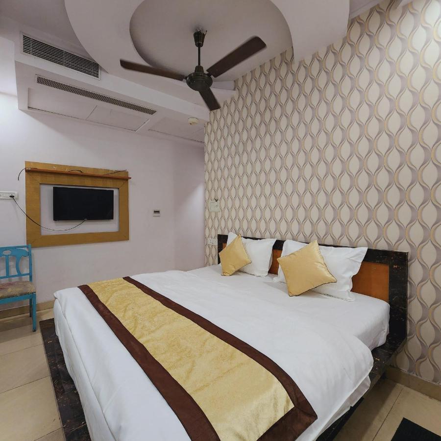Hotel Royal Afghan New Delhi Exteriör bild