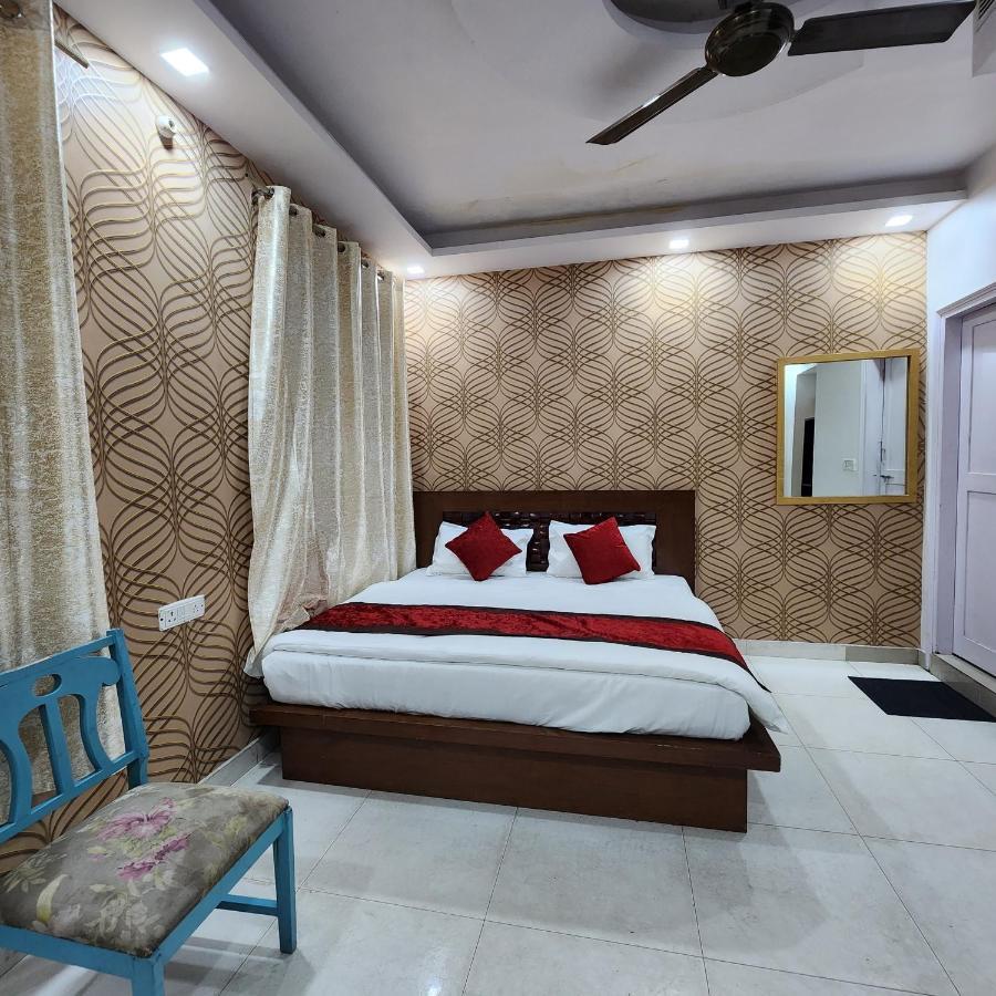 Hotel Royal Afghan New Delhi Exteriör bild