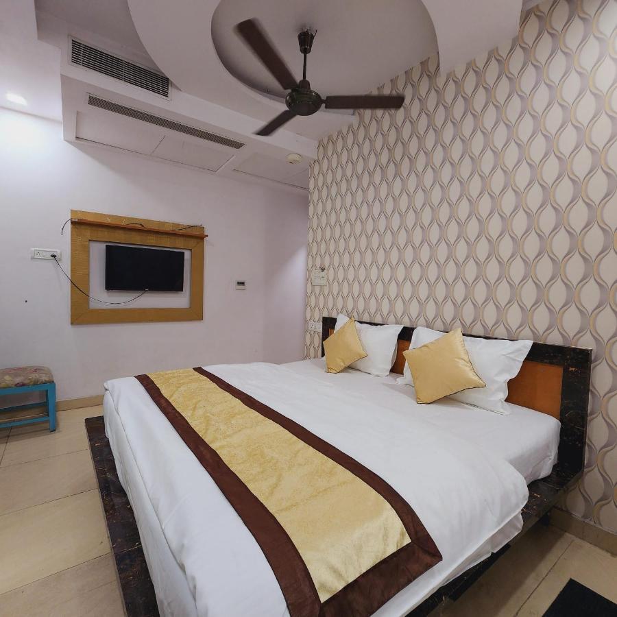 Hotel Royal Afghan New Delhi Exteriör bild
